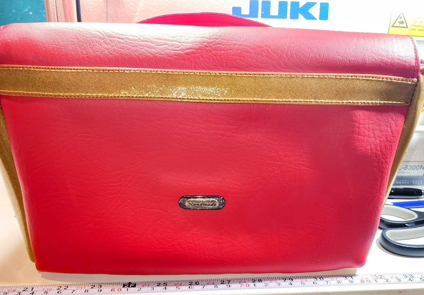 Thriller crossbody